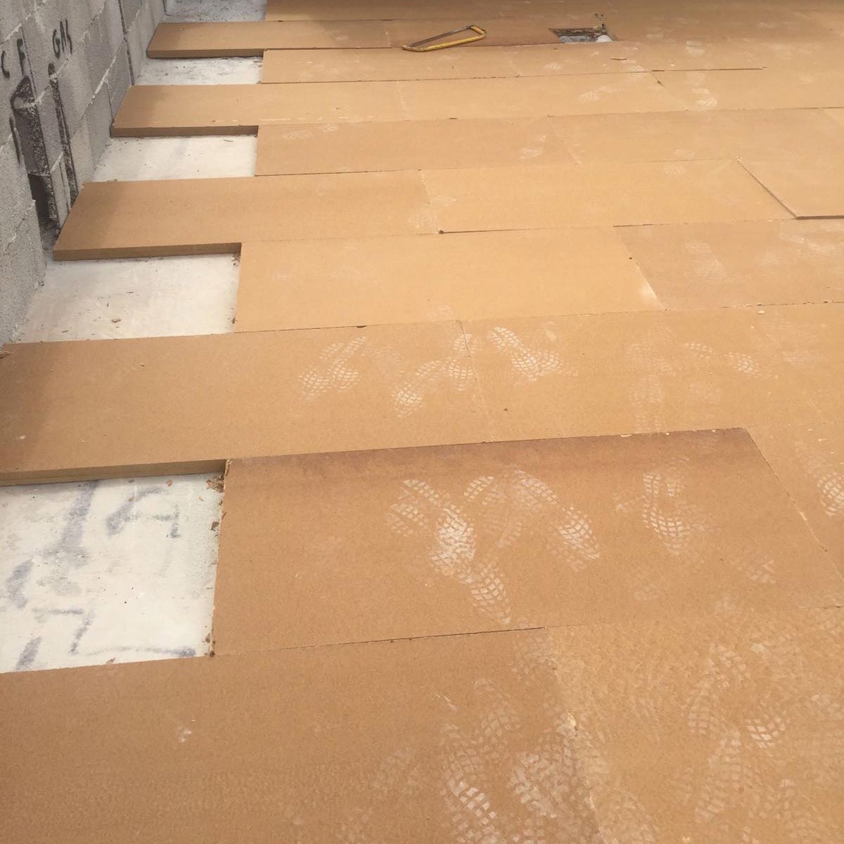 Fiber wood shop FiberTherm Base installation on flat roof